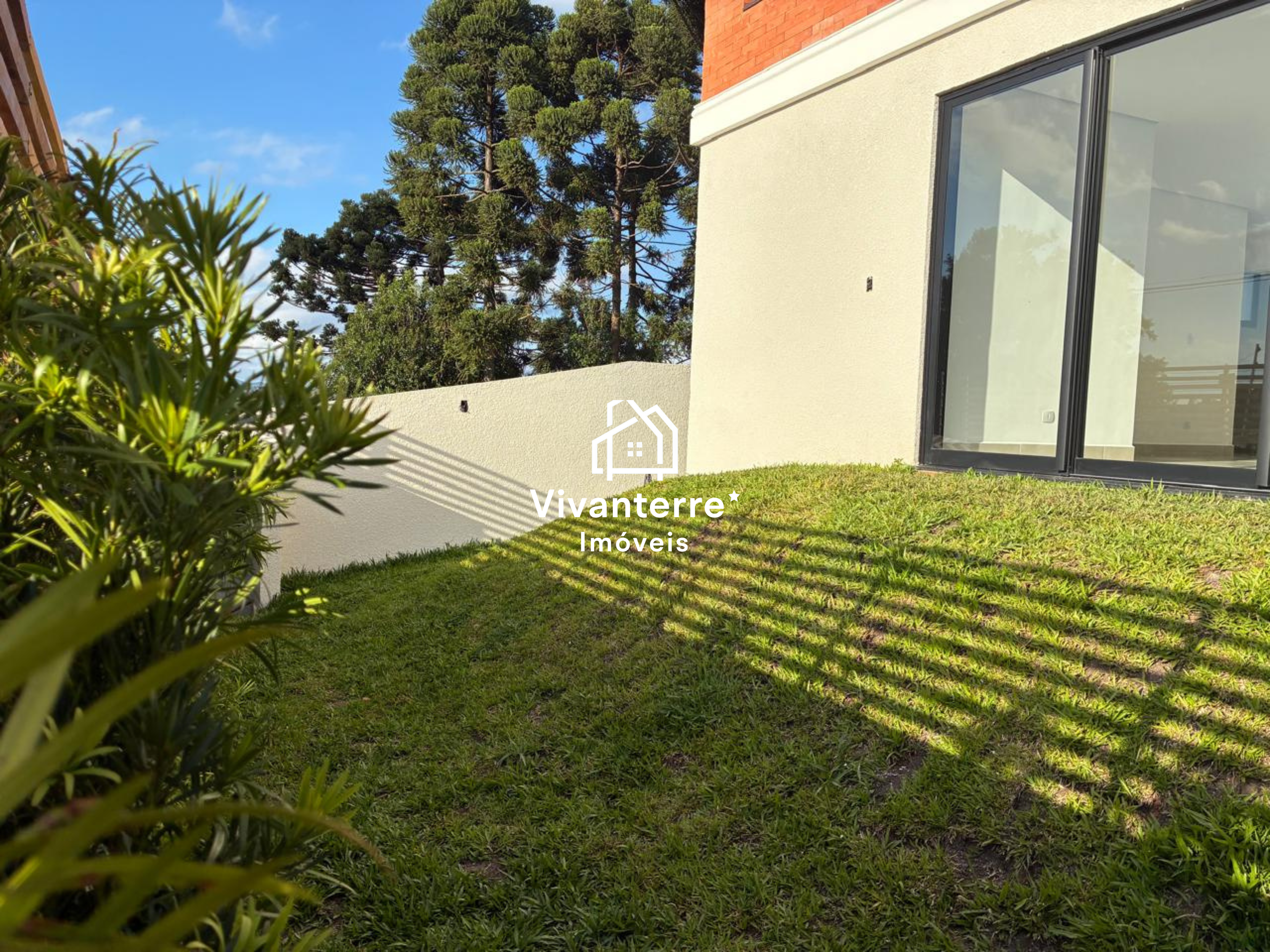 Sobrado à venda no Residencial Reserva Bonvini, em Santa Cândida, Curitiba-PR.