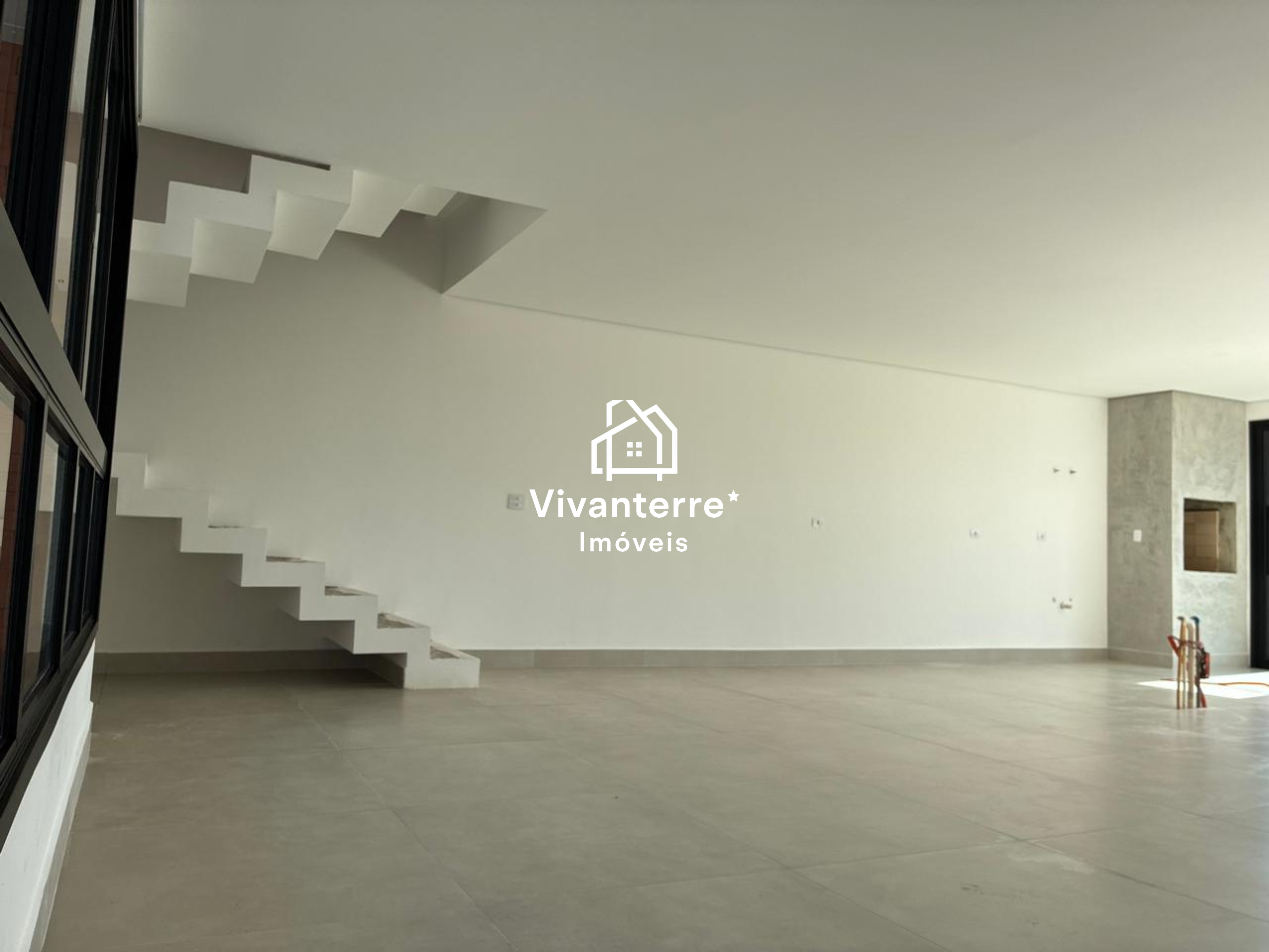 Sobrado à venda no Residencial Reserva Bonvini, em Santa Cândida, Curitiba-PR.