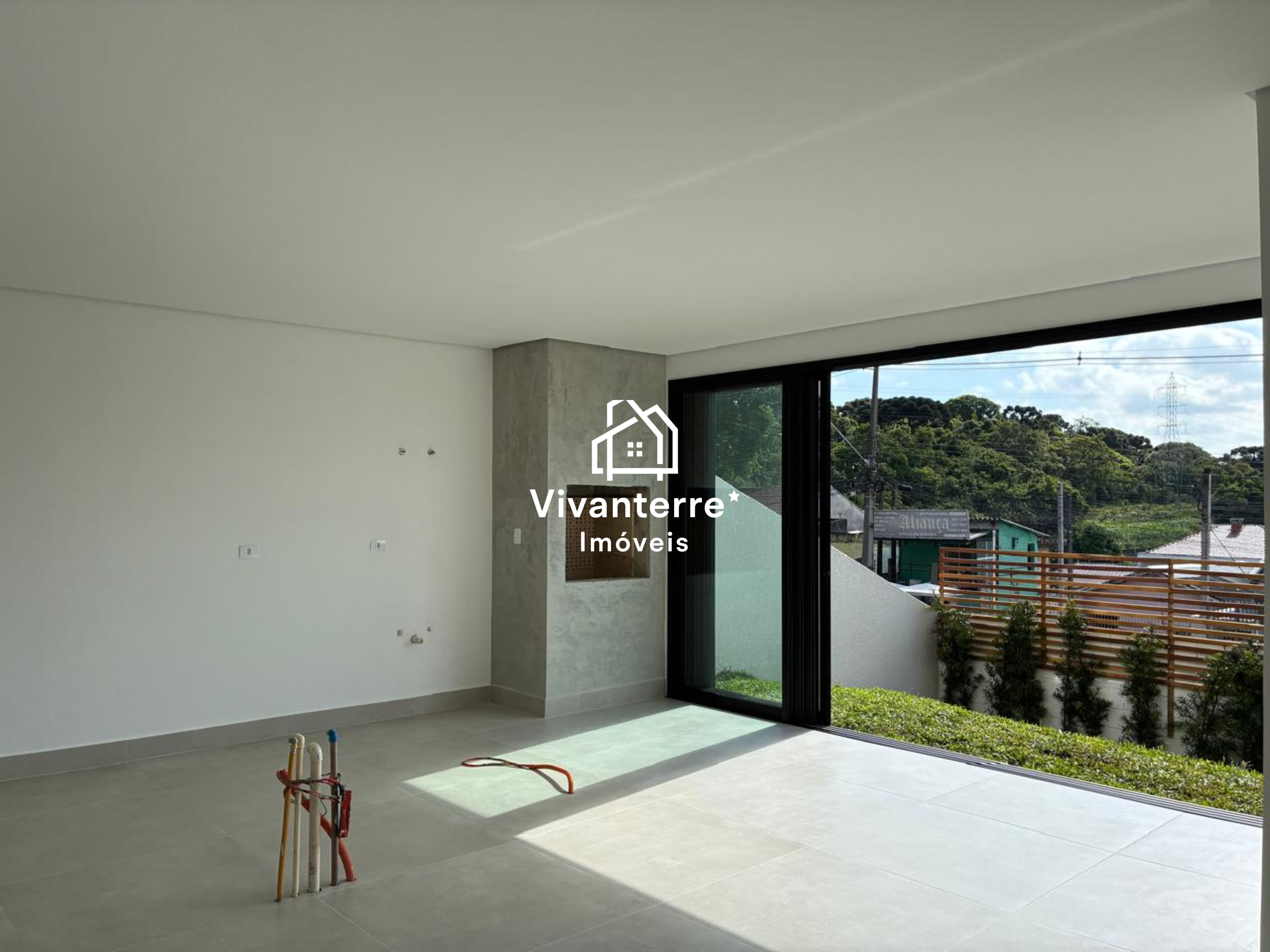 Sobrado à venda no Residencial Reserva Bonvini, em Santa Cândida, Curitiba-PR.