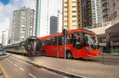 Cresce número de pessoas 60+ morando sozinhas e mercado imobiliário se adapta