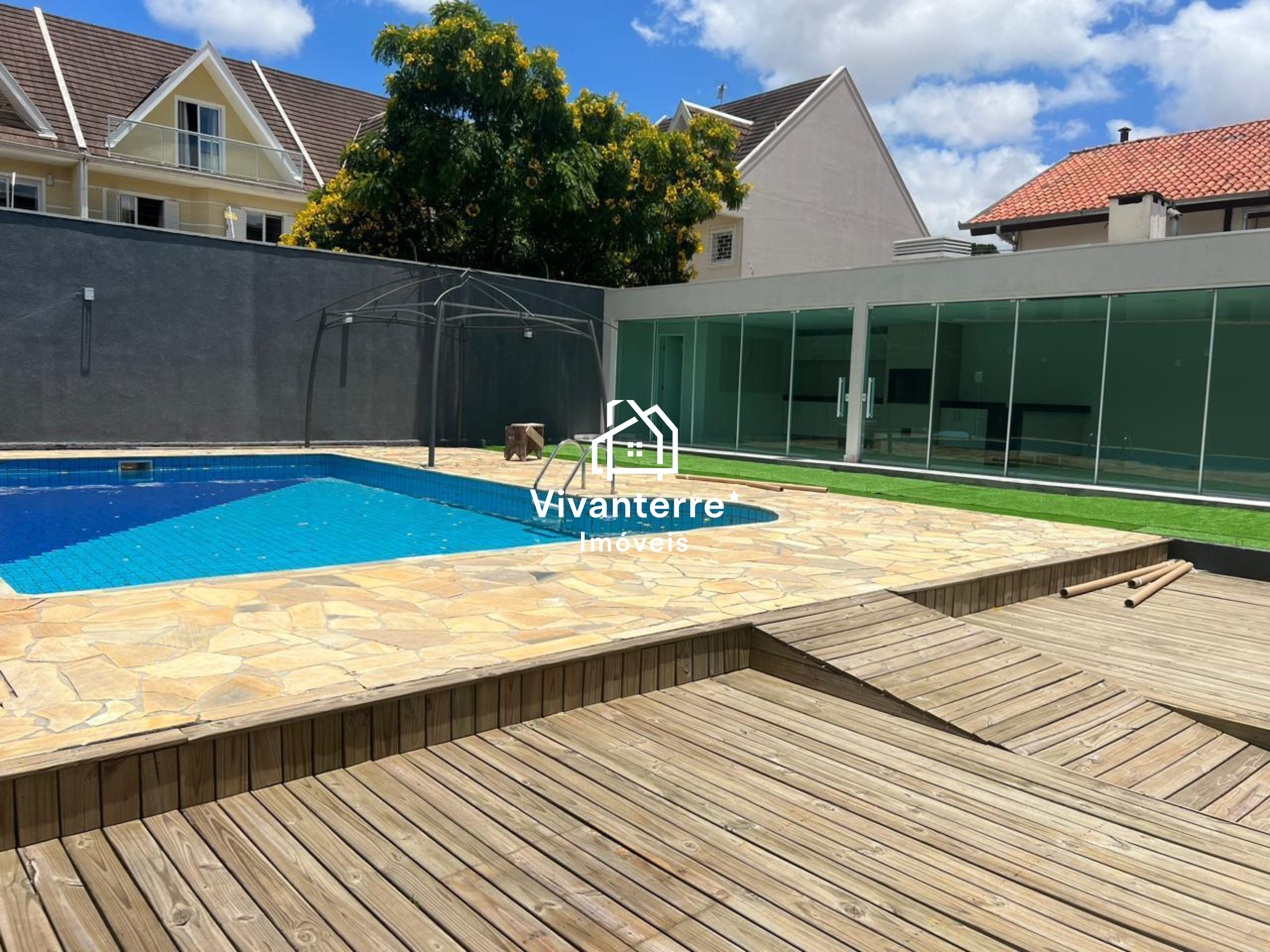 CASA DE ALTO PADRÃO COM 650 m², LAZER COMPLETO E NEGOCIAÇÃO FLEXÍVEL - SEU IMÓVEL OU BEM PODE ENTRAR NO NEGÓCIO!