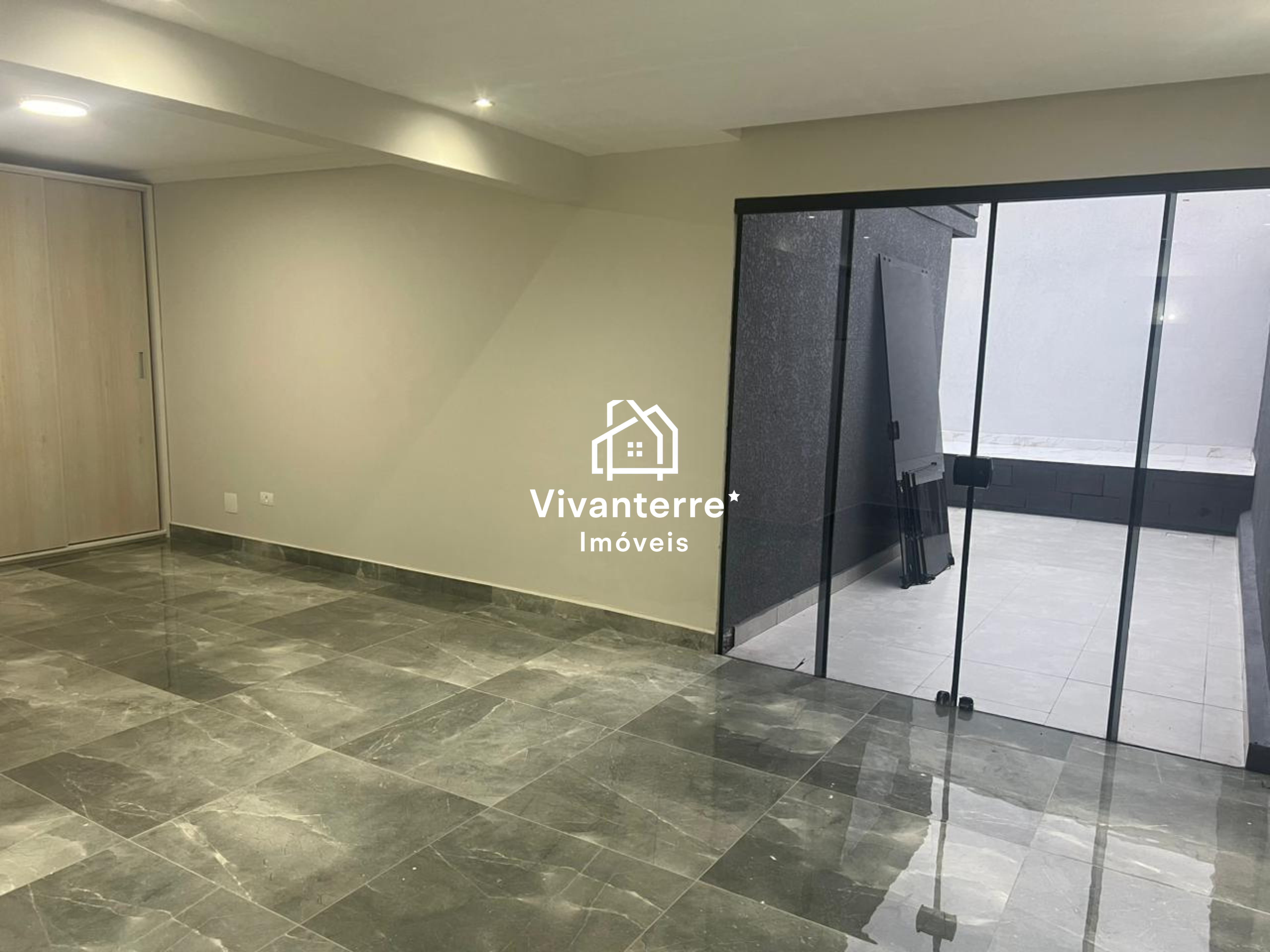 CASA DE ALTO PADRÃO COM 650 m², LAZER COMPLETO E NEGOCIAÇÃO FLEXÍVEL - SEU IMÓVEL OU BEM PODE ENTRAR NO NEGÓCIO!