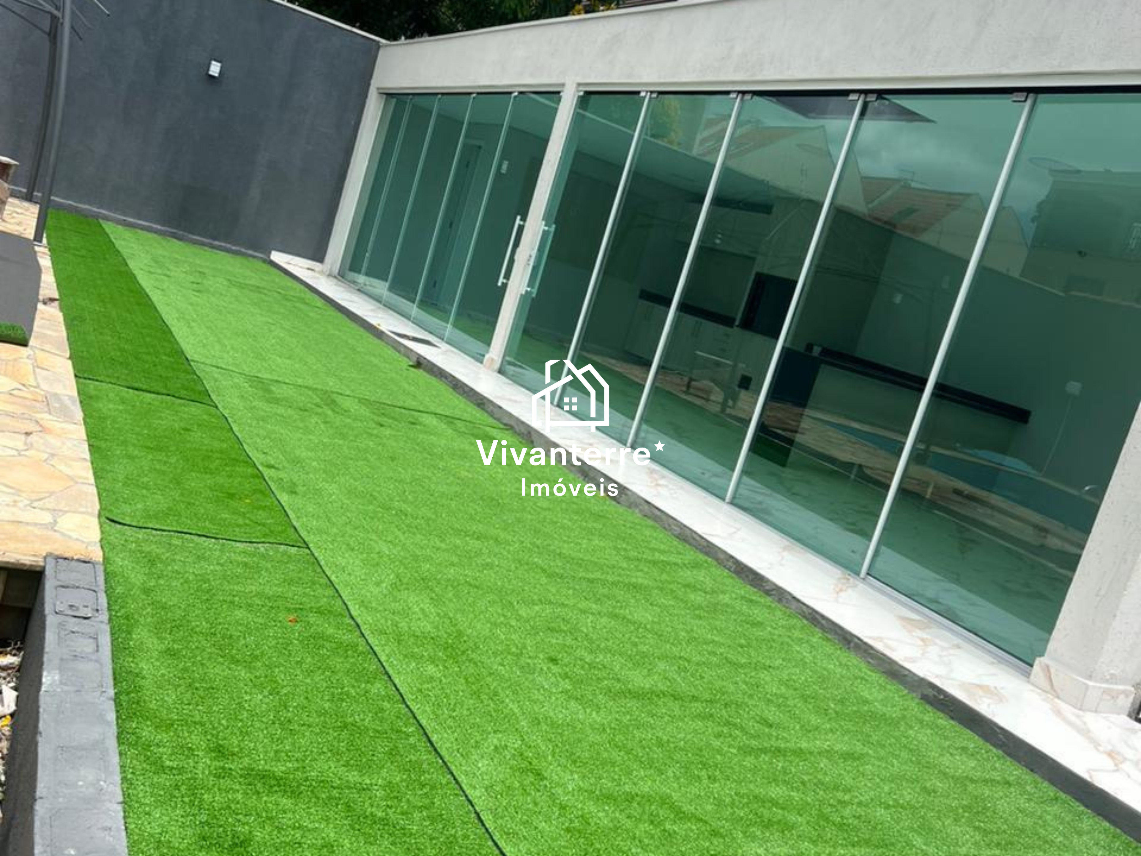 CASA DE ALTO PADRÃO COM 650 m², LAZER COMPLETO E NEGOCIAÇÃO FLEXÍVEL - SEU IMÓVEL OU BEM PODE ENTRAR NO NEGÓCIO!