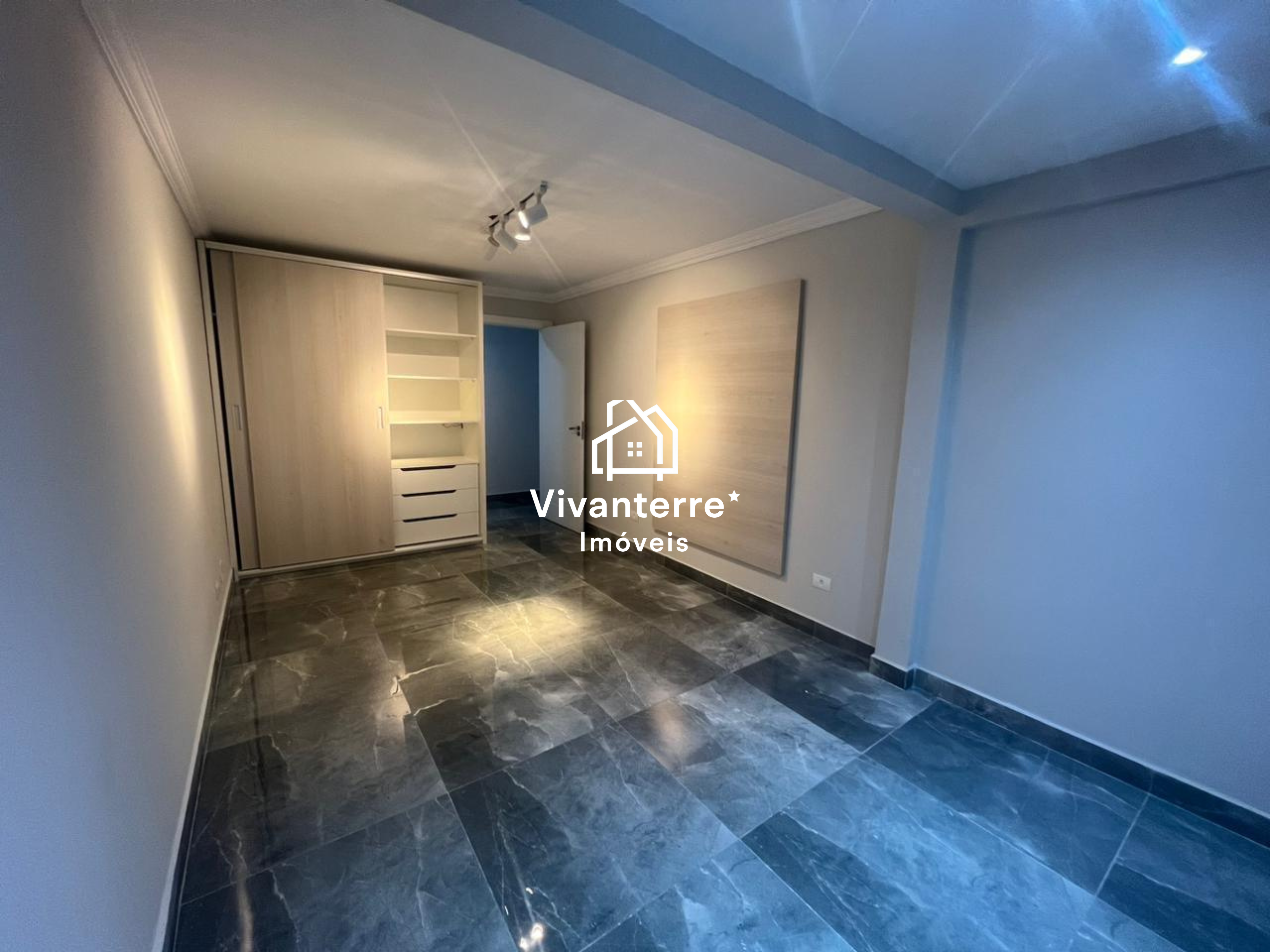 CASA DE ALTO PADRÃO COM 650 m², LAZER COMPLETO E NEGOCIAÇÃO FLEXÍVEL - SEU IMÓVEL OU BEM PODE ENTRAR NO NEGÓCIO!