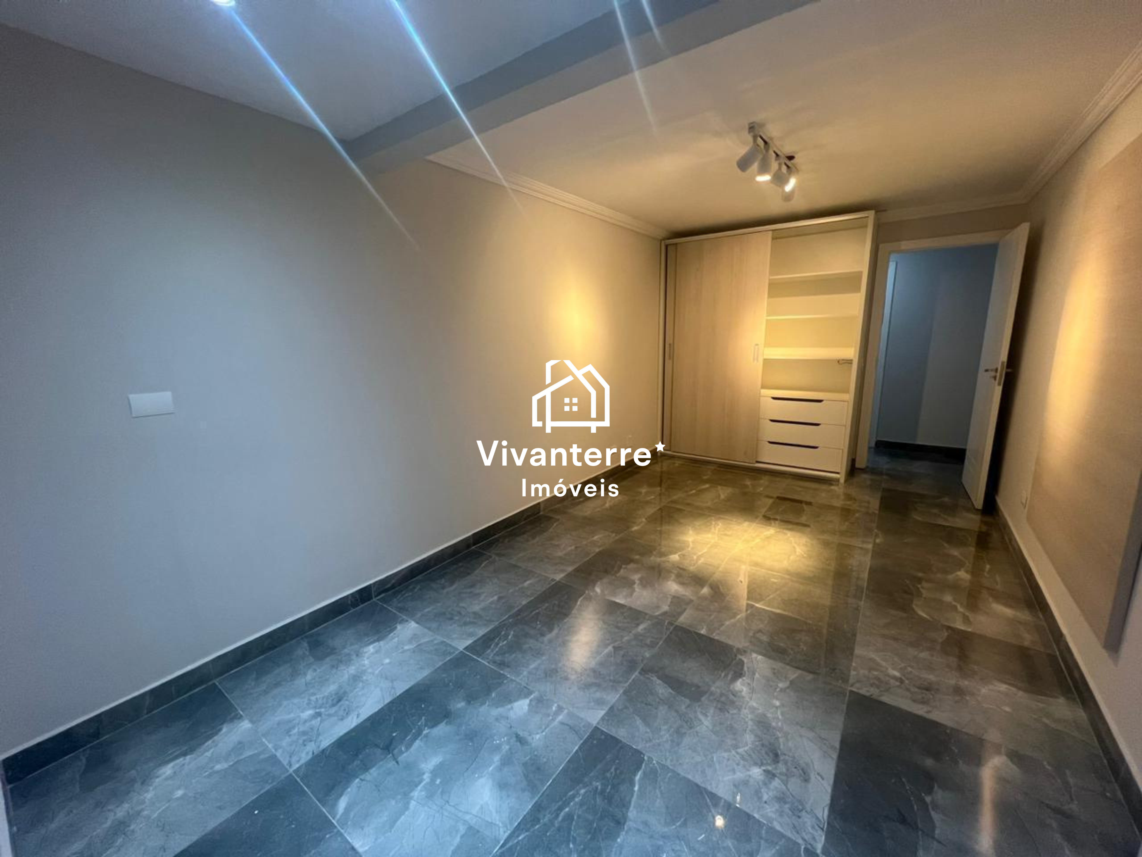 CASA DE ALTO PADRÃO COM 650 m², LAZER COMPLETO E NEGOCIAÇÃO FLEXÍVEL - SEU IMÓVEL OU BEM PODE ENTRAR NO NEGÓCIO!